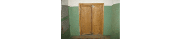 Фото двустворчатой второй входной деревянной двери в парадной. Два полотна по 800мм.
