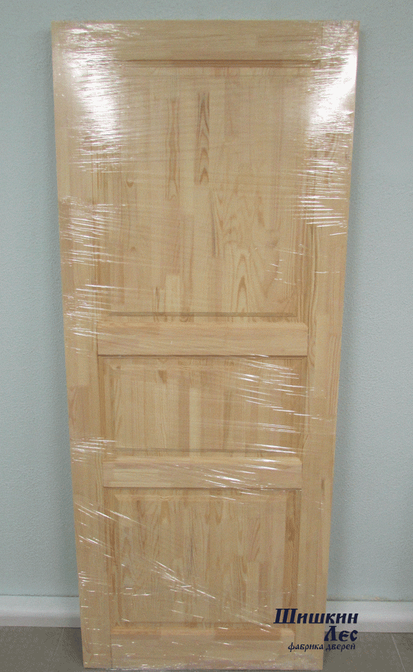 Входное дверное полотно на три разного размера филёнки.
