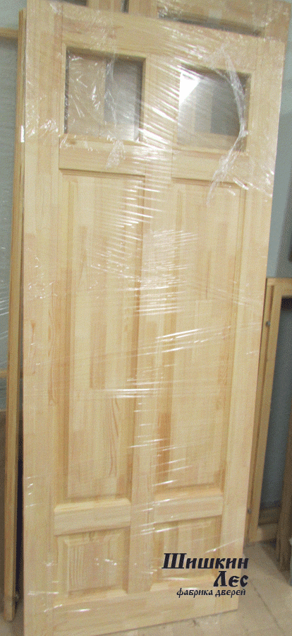 Показана модель двери СТИЛЬ, где стекло установлено в верху полотна, в центре и снизу глухие филёнки. Часто применяют для установки в ванну или туалет.