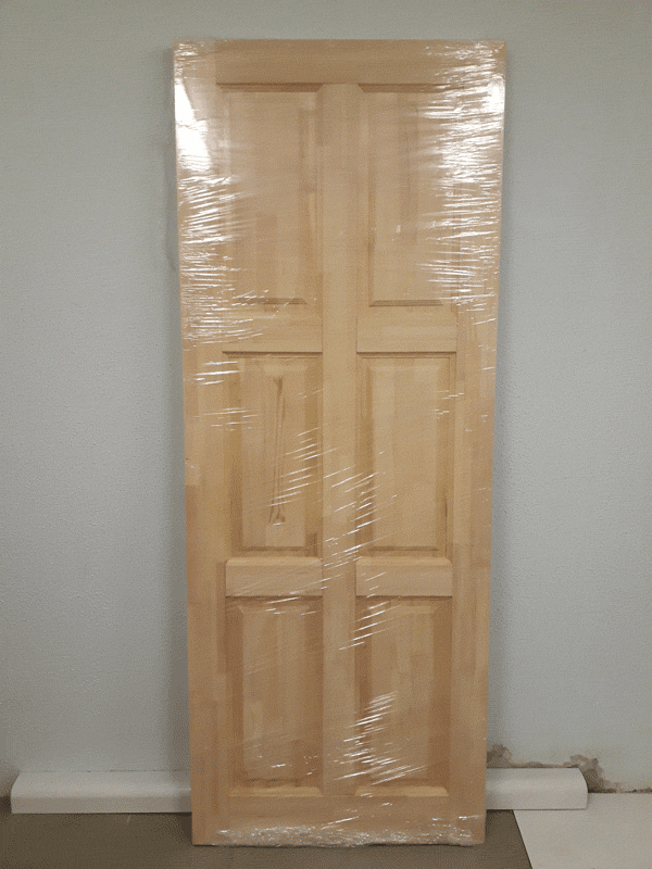 Фотография двери из массива Модели ВЛАДИМИР. Видно расположение и вид филёнок.