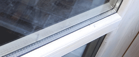 Однокамерный стеклопакет в обвязке дверного полотна 