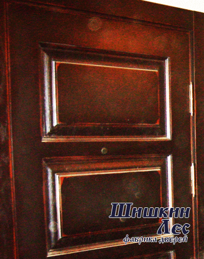 Полотно двери с филенками, Покрашено в темно коричневый цвет со старением.