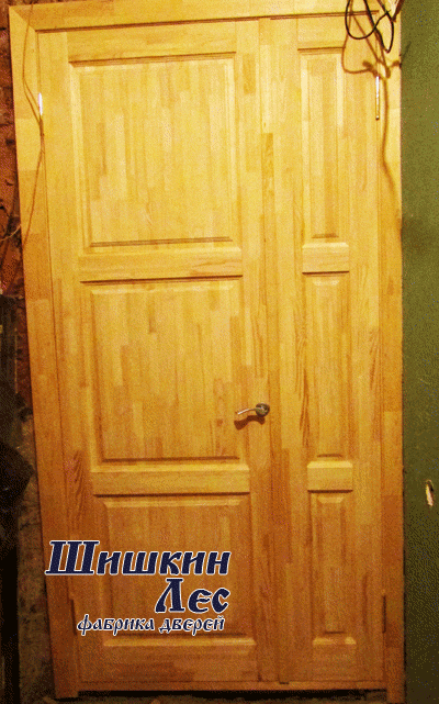 Полуторная вторая входная дверь из массива сосны