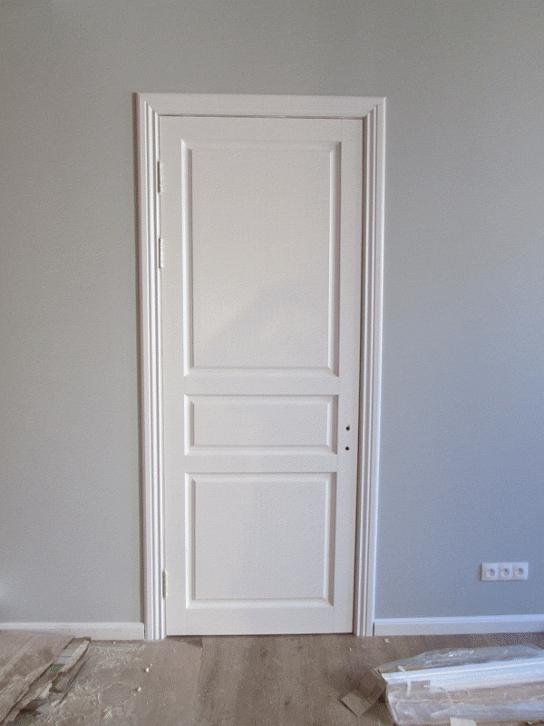 Также в квартире установлена одностворчатая дверь. Двери можно подобрать в одном стиле, и двустворчатые и одностворчатые и со стеклом.