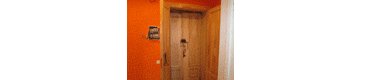 Фото двустворчатой второй входной двери, установленной в квартире старого фонда
