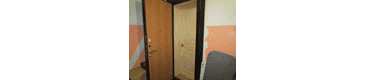 Дверь модели НЕВА установлена в квартире кирпичного дома в качестве второй входной.